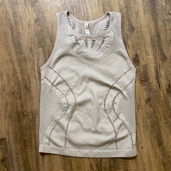 ALO Yoga Tops - Alo tank size large